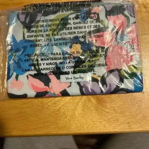 🆕 VERA BRADLEY Laid Back Days Await WRISTLET NWT - Picture 3 of 7